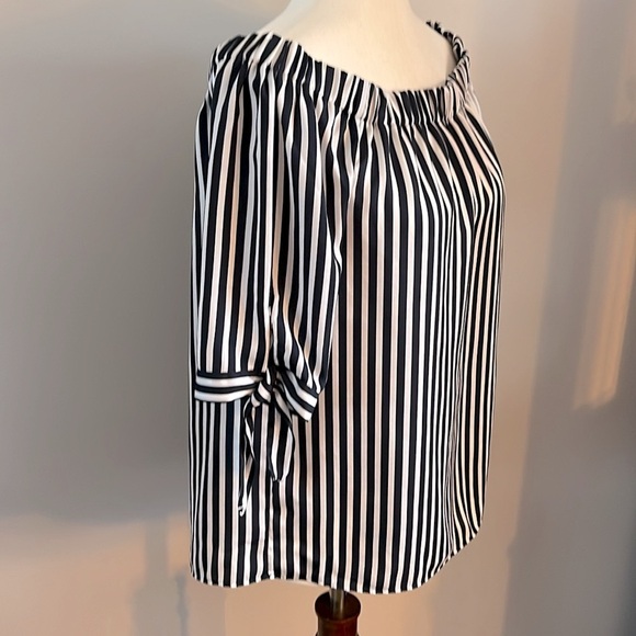 H&M BLUE AND WHITE STRIPED TOP SIZE 8 - Picture 2 of 13